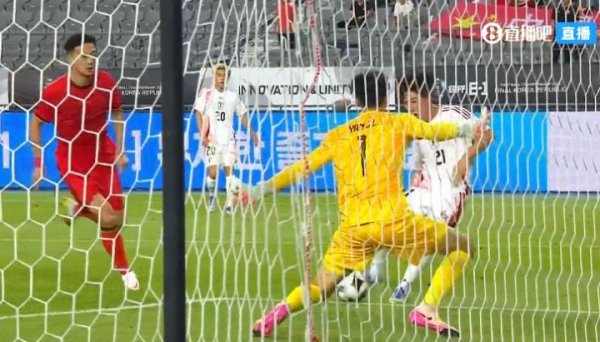 首胜证券 颜骏凌神扑！蒋圣龙解围失误，日本队小角度打门被颜骏凌神勇扑出